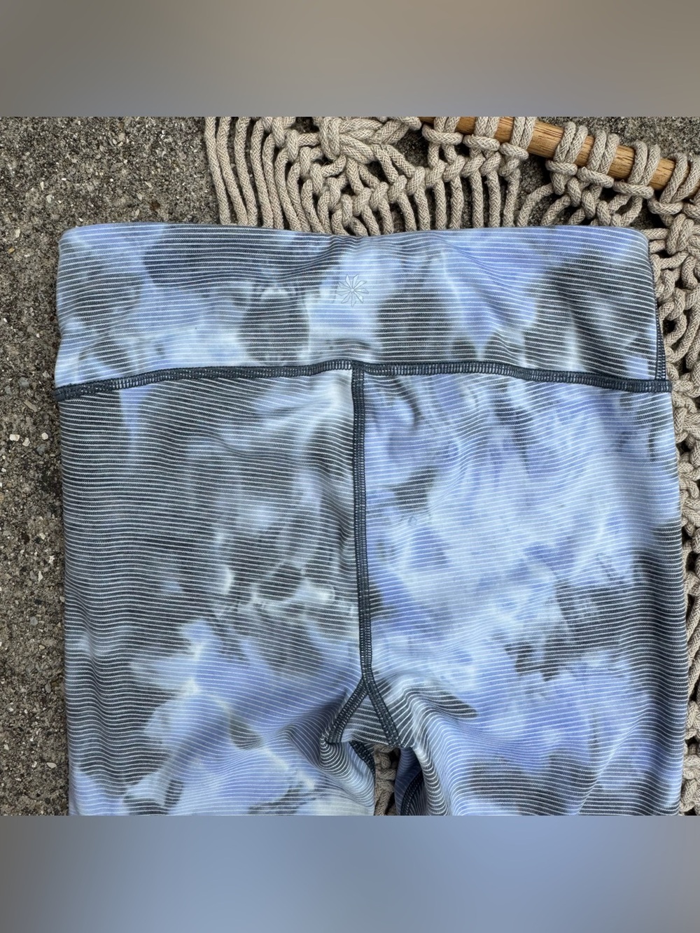 Athleta Girl Printed Athletic Capri Leggings Size Large 12 - Picture 6 of 6